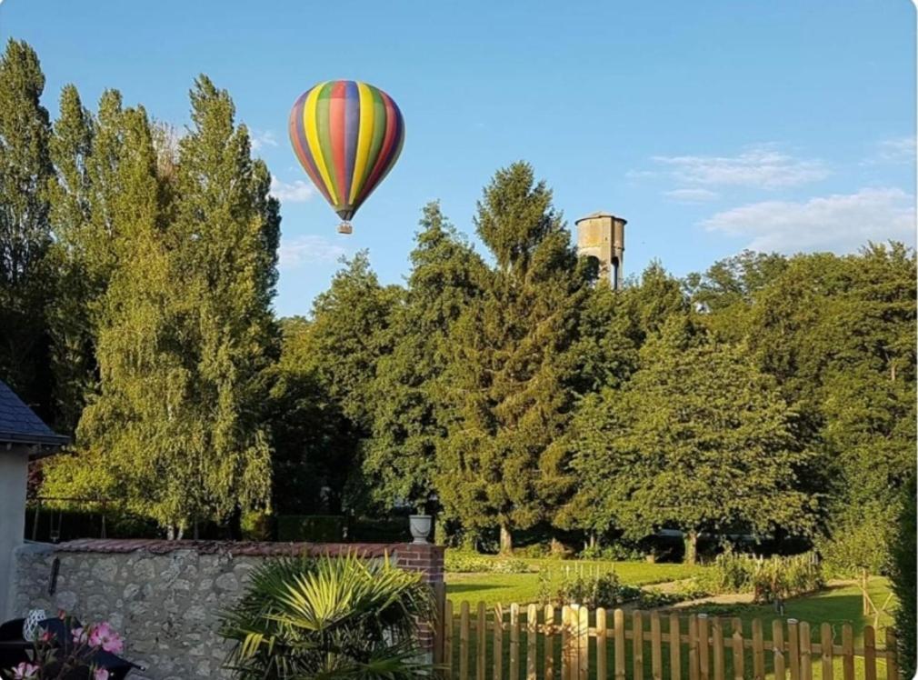 Le Coeur De La Petite Cisse Bed & Breakfast Monteaux Exterior photo